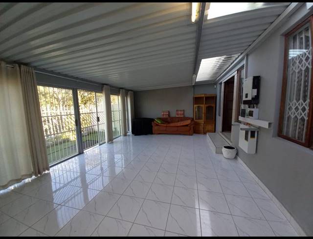 2 BEDROOM SIMPLEX FOR SALE IN MALVERN